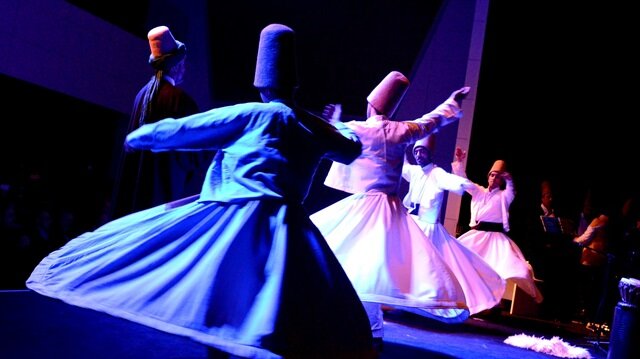 Tarian para darwis, ajaran Sufi Agung Jalaluddin Rumi. (Foto; Istimewa)