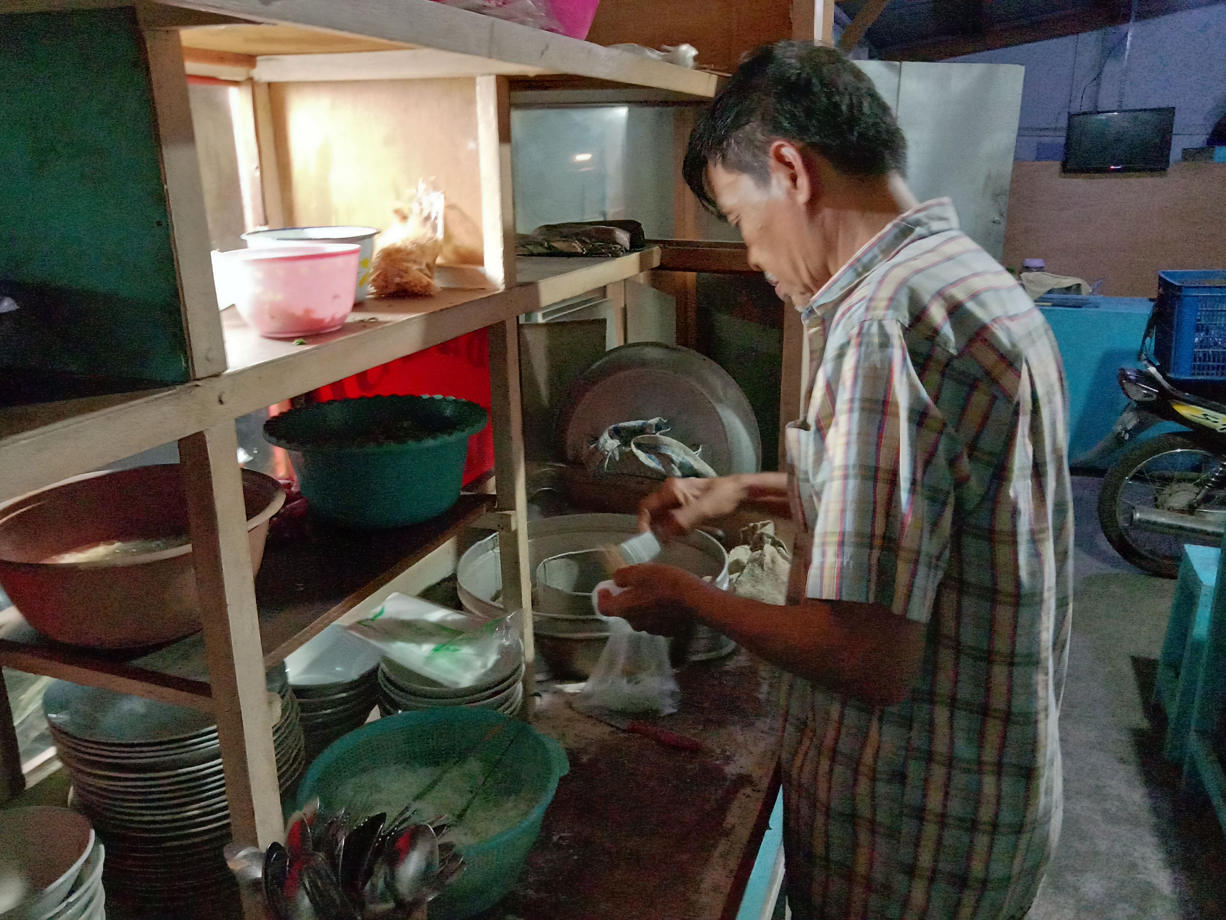 Suprianto, penjual Bakso Granat di Kota Probilinggo yang ingin rumahnya dipasang Jargas PGN. (Foto: Faiq/ngopibareng.id)