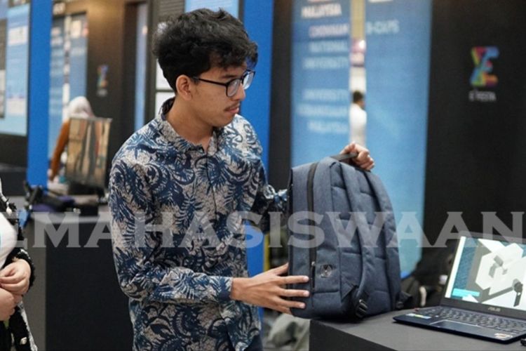 Dua mahasiswa ITB, Marchio Kevin Abdul Azis dan Intan Nur Amanah menciptakan tas anti copet berteknologi tinggi. (Foto: Dok. ITB)