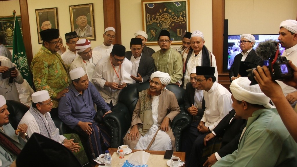 Habib Umar bin Hafidz bersama para kiai di PBNU Jakarta. (Foto: Istimewa)