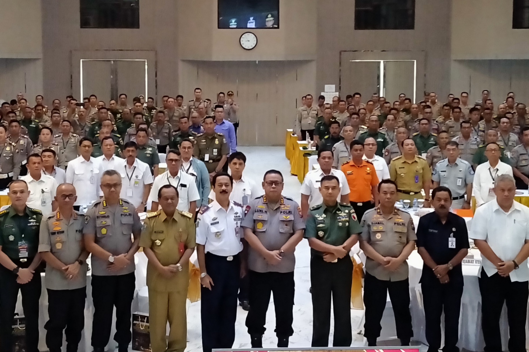 Jajaran pimpinan pasukan gabungan dalam rapat koordinasi di Gedung Mahameru, Polda Jatim, Surabaya, Senin 16 Desember 2019. (Foto: Fariz/ngopibareng.id)