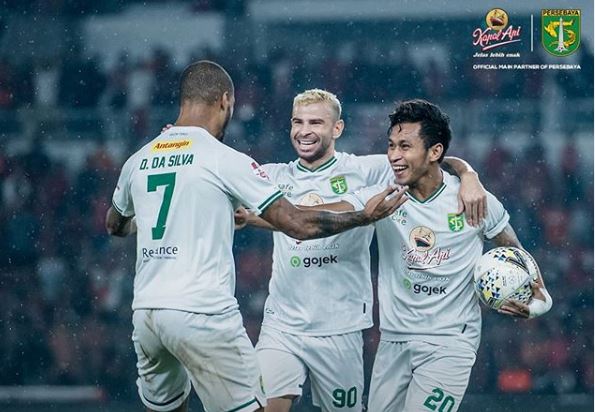 Diogo Campos Gomes selebrasi usai mencetak gol di gawang Persija Jakarta di Stadion Utama Gelora Bung Karno (SUGBK), Selasa 17 Desember 2019. (Foto: Instagram @officialpersebaya)
