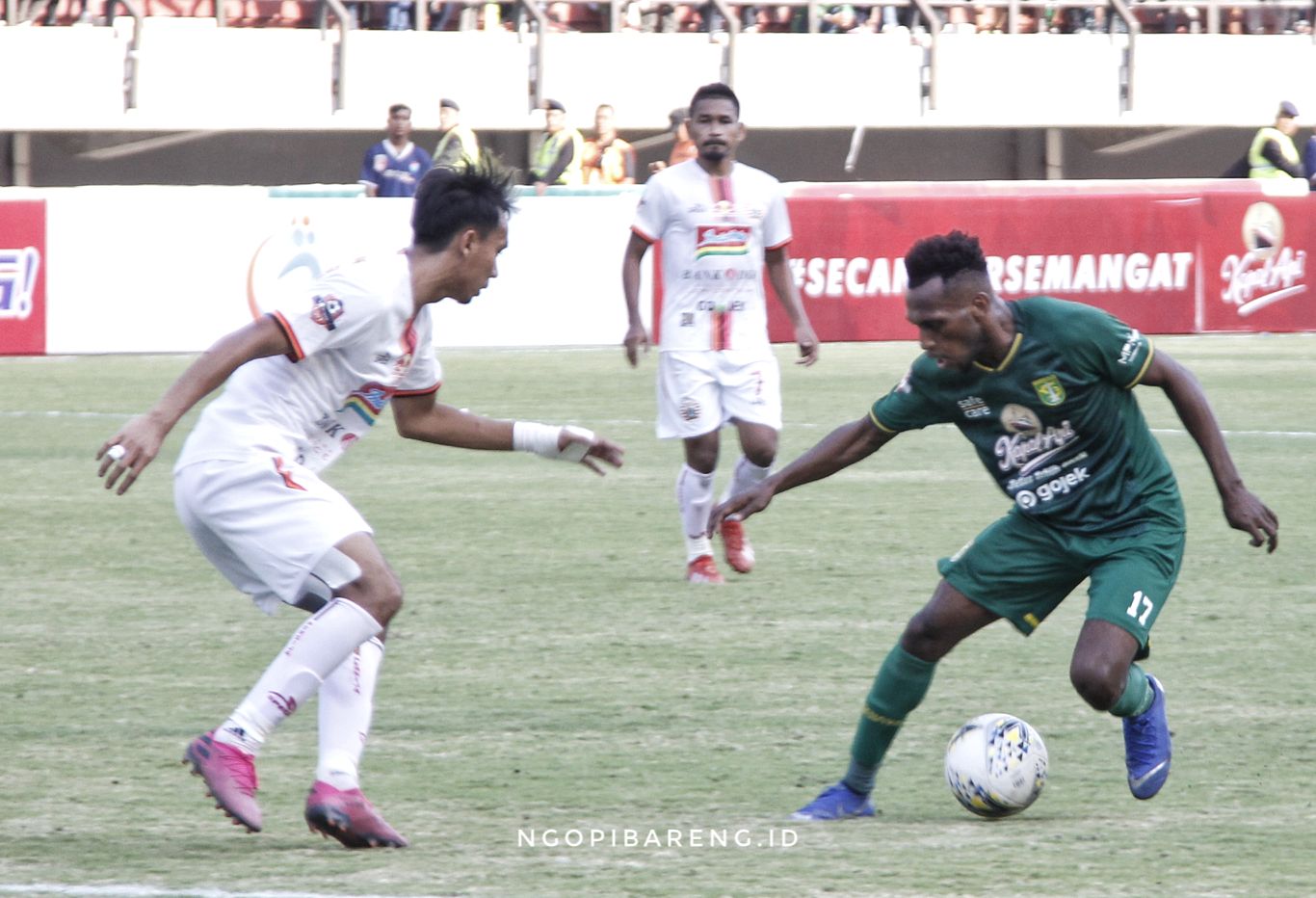 Persebaya vs Persija di Stadion Gelora Bung Tomo (GBT), saat putaran pertama Liga 1 2019. (Foto: Haris/ngopibareng.id)