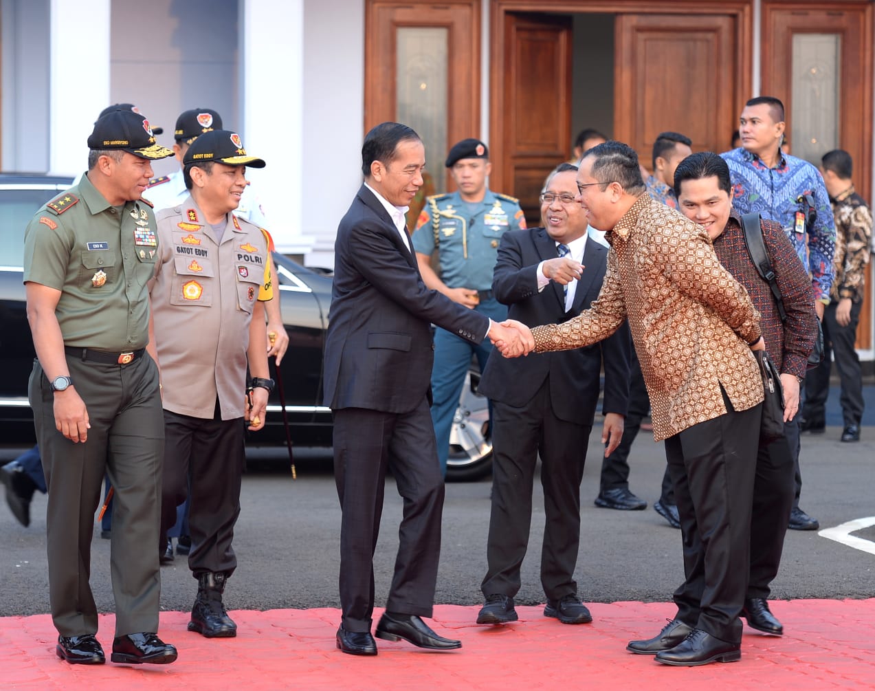 Presiden Joko Widodo di Halim Perdanakusumah, Jakarta, sebelum lakukan kunjungan ke sejumlah daerah di Jatim. (Foto: Setneg)