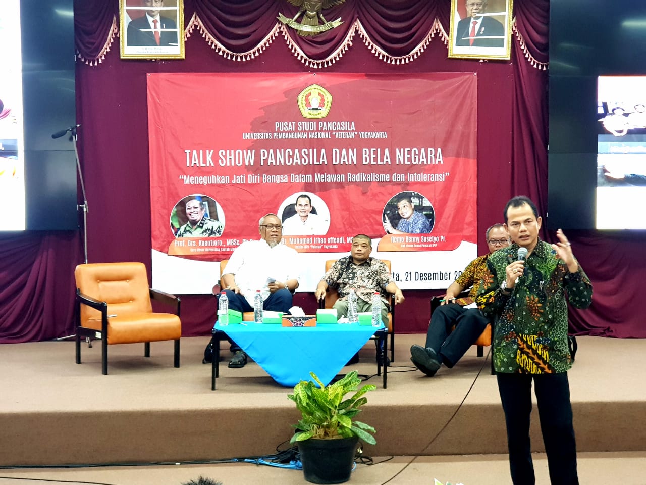 Para pembicara dalam Talk Show Pancasila dan Bela Negara di UPN Veteran Yogyakarta. (Foto: Istimewa)