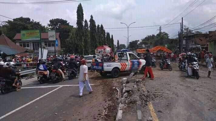 Kecelakaan maut terjadi di Jalan Raya Surabaya-Malang, tepatnya Desa Sentul, Kecamatan Purwodadi, Pasuruan, Minggu 22 Desember 2019. (Foto: Istimewa) 