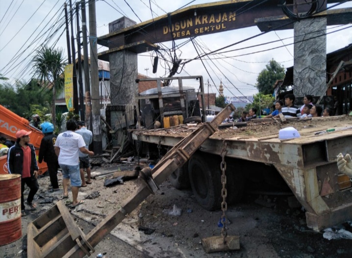kecelakaan beruntun yang terjadi di Pasuruan. (Foto: Istimewa)