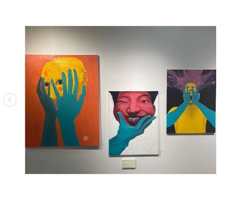 Satu lukisan minyak dan dua lukisan akrilik karya Mino WINNER. (Foto: Instagram Mino)
