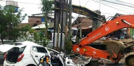 Kecelakaan maut yang terjadi di Pasuruan, Jawa Timur. (Foto: Istimewa)