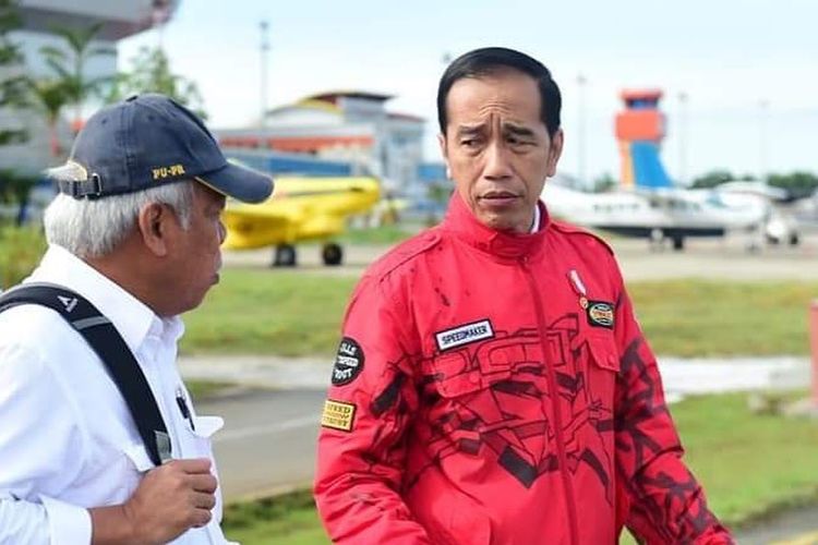 Presiden Joko Widodo mengenakan jaket dengan desain custom dari Never Too Lavish saat berkunjung ke Kalimantan Utara. (Foto: Instagram @nevertoolavish)