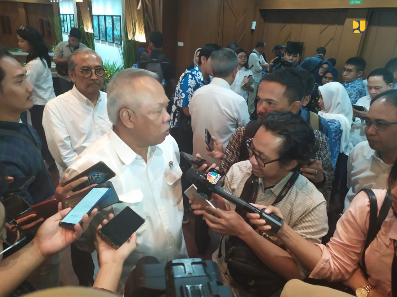 Menteri Basuki Muljono memberikan keterangan pers usai pengumuman pemenang lomba desain ibu kota negara baru. (Foto: dok. Kementrian PUPR)