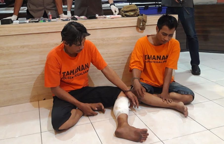 Pelaku bandar sabu-sabu asal Surabaya dibekuk Polsek Tegalsari. (Foto: Haris/ngooibareng.id)