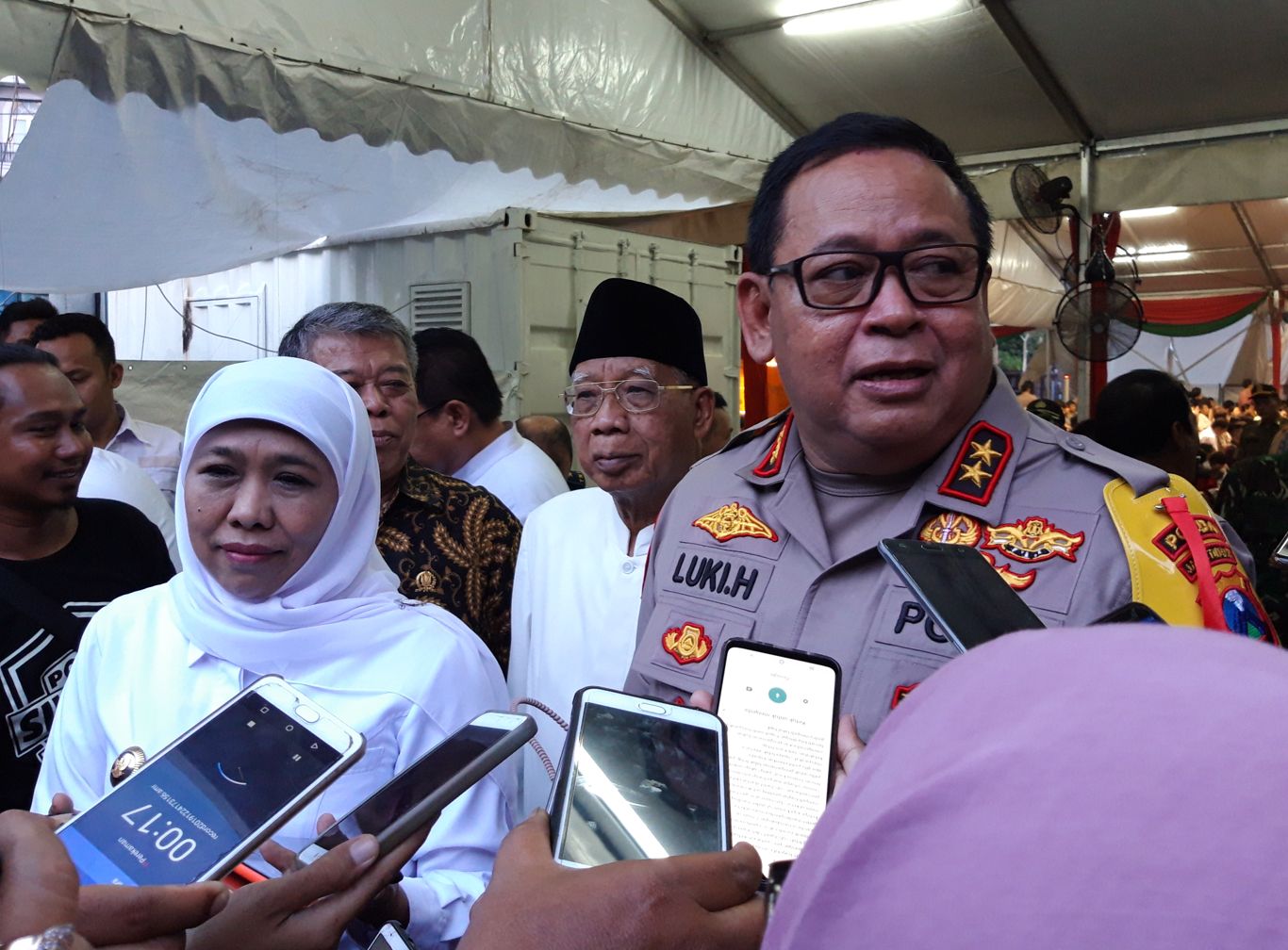 Kapolda Jawa Timur, Irjen Luki Hermawan, bersama Gubernur Jawa Timur, Khofifah Indar Parawansa. (Foto: Haris/ngopibareng.id)