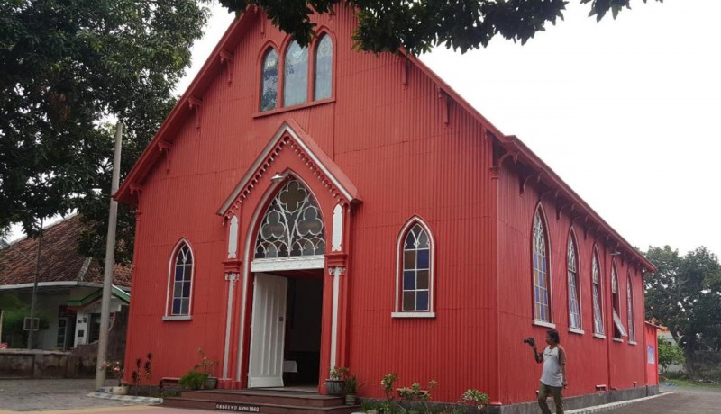 Gereja Merah di Kota Probolinggo masih kokoh meski berdiri sejak 157 tahun silam. (Foto: Ikhsan/ngopibareng.id)
