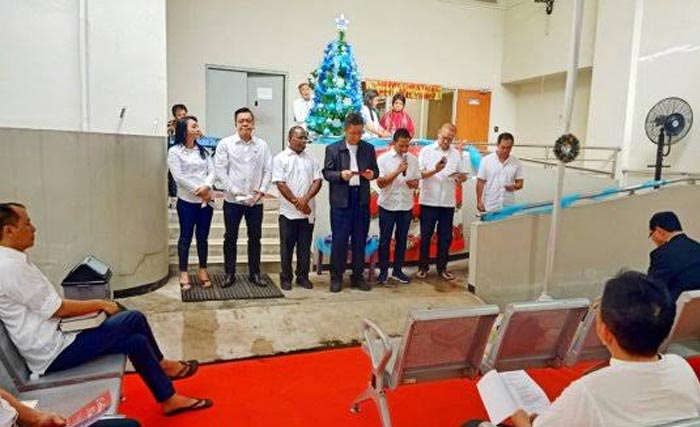 Sejumlah tahanan KPK melakukan kebaktian pada Perayaan Natal 2019 di Rumah Tahanan Kavling 4 di belakang Gedung Merah Putih KPK, Jakarta, Rabu.(Foto:Antara)