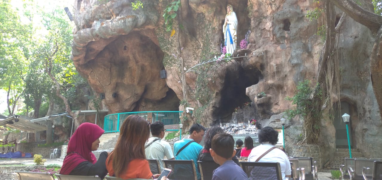 Cek keamanan pelaksanaan Natal, Kapolresta datangi wisata religi Goa Maria Lourdes Poh Sarang. (Foto: Fendi/Ngopibareng.id)