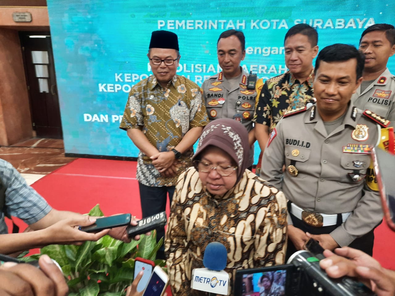 Wali Kota Surabaya Tri Rismaharini selepas acara penerapan E-Tilang. (Foto: Alief/ngopibareng.id)