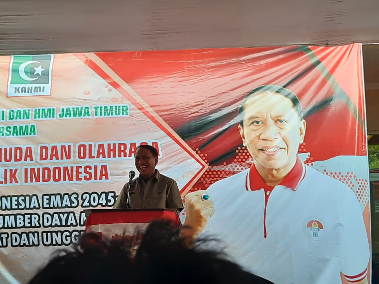 Menteri Pemuda dan Olahraga (Menpora) Republik Indonesia, Zainuddin Amali saat berkunjung ke Graha KAHMI Jatim. (Foto: Alief/ngopibareng.id)