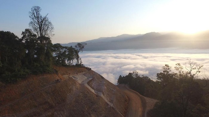 Objek wisata Gunung Luhur atau dikenal sebagai Negeri di Atas Awan di Desa Citorek, Kecamatan Cibeber, Kabupaten Lebak, Banten. (Foto: Istimewa)