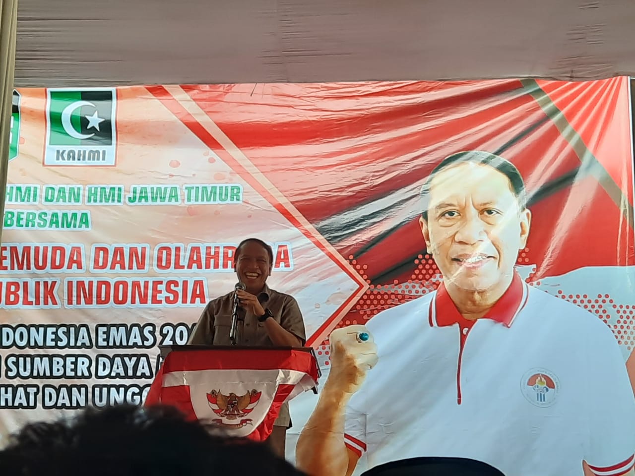 Menteri Pemuda dan Olahraga (Menpora) Republik Indonesia, Zainuddin Amali dalam acara Silaturahmi kader HMI dan KAHMI Jawa Timur. (foto: Alief/ngopibareng.id)