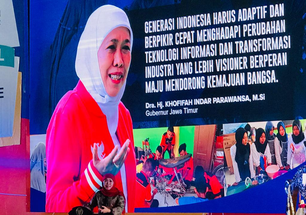 Gubernur Jatim, Khofifah Indar Parawansa dalam acara Festival SMA Double Track di Jatim Expo, Surabaya, Minggu 29 Desember 2019. 