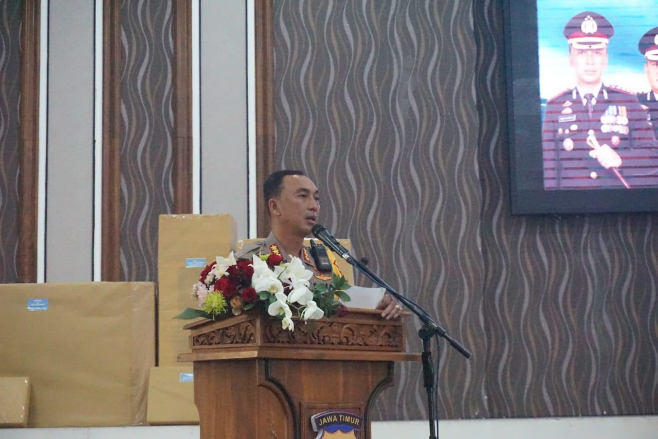 Kapolrestabes Surabaya, Kombes Sandi Nugroho menjelaskan soal sikap Polrestabes terkait rencana car free night. (Foto: Haris/ngopibareng.id)