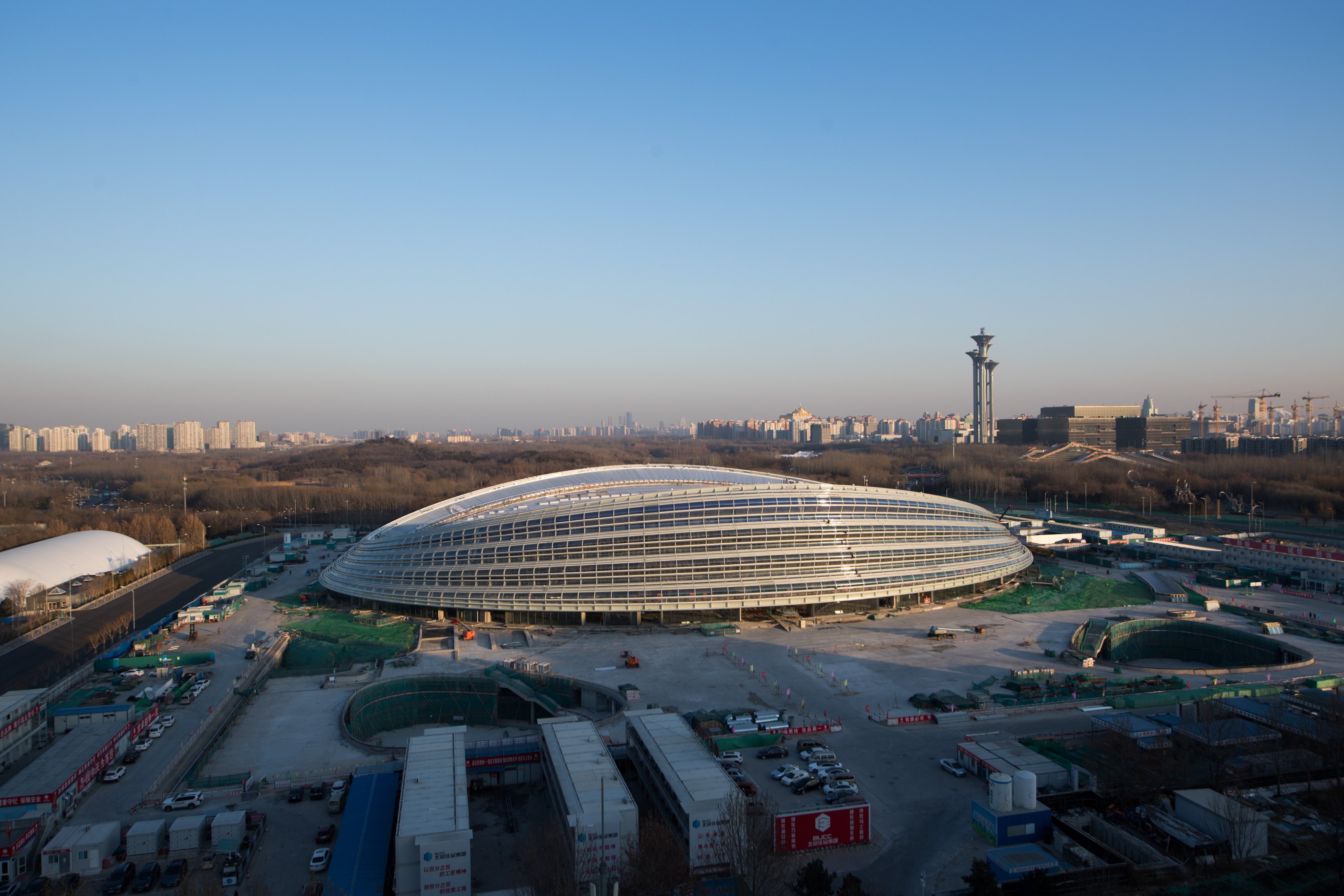 The National Speed Skating Oval di Beijing ini akan digunakan untuk menggelar Olimpiade Musim Dingin pada 2022 mendatang. (Foto: Twitter/@XHSport)