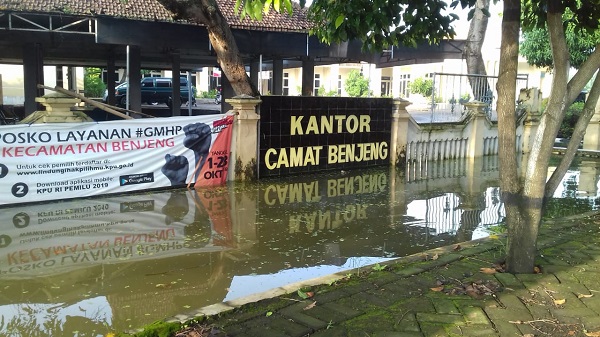 Banjir di Kecamatan Benjeng, Gresik disebabkan meluapnya Kali Lamong. (Foto: BPBD)