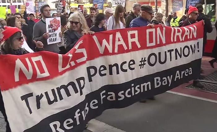 Warga San Francisco  protes menentang serangan AS di Irak yang menewaskan Jenderal Iran Qassem Soulemani. (Foto:CNN)