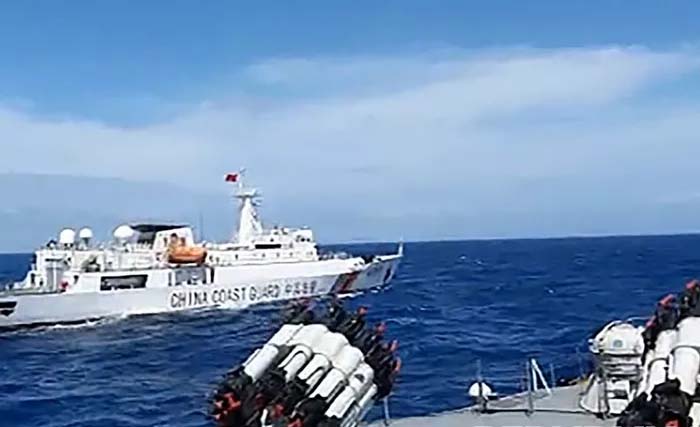 Kapal Coast Guard China yang masuk wilayah perairan Indonesia. (Foto:Republika)