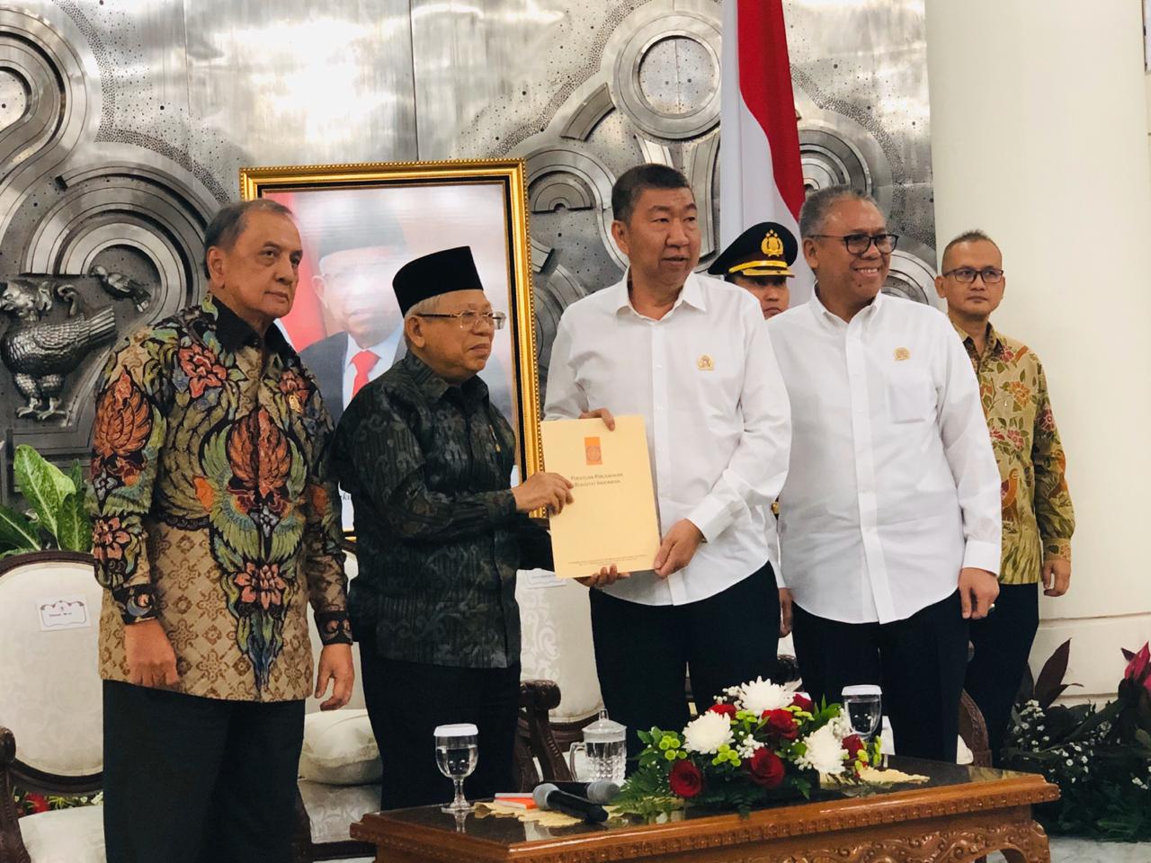 Wakil Presiden KH Ma'ruf Amien bersama Ketua Umum DPP REI Totok Lusida dan pengurus DPP REI serta 30 DPD dari seluruh Indonesia. (Foto: Dok. REI)
