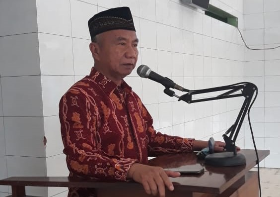 Anwar Hudijono, wartawan senior saar ceramah di depan Jamaah Fajar Shodiq, Porong, Kabupaten Sidoarjo, Ahad, 5 Januari 2019. (Foto: Istimewa)