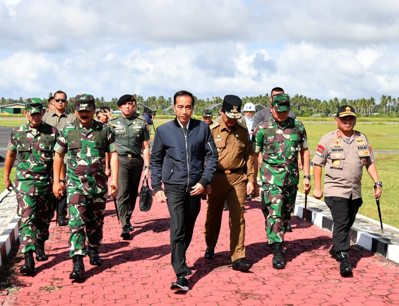 Presiden Joko Widodo (Jokowi) beserta rombongan tiba di Natuna, Rabu 8 Januari 2020. Tidak untuk manas-manasi Tiongkok. (Foto: Setpres)