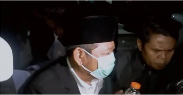 Bupati Sidoarjo Saiful Illah saat digelandang KPK di Mapolda Jawa Timur, Selasa, 8 Januari 2020. (Foto: Fariz/Ngopibareng.id)