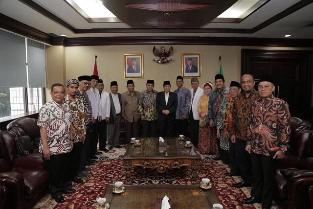 Menag Fachrul Razi menerima Pimpinan Pusat Tarbiyah Islamiyah di kantor Kementerian Agama, Jakarta. (Foto: Kemenag)