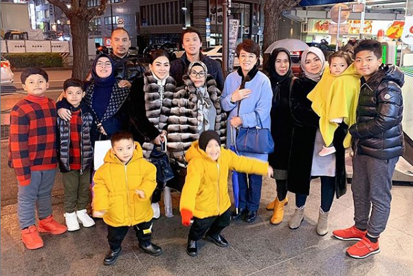 Foto momen liburan keluarga besar Syahrini di kampung halaman Reino Barack di Tokyo, Jepang. (Foto: Instagram @princessyahrini)