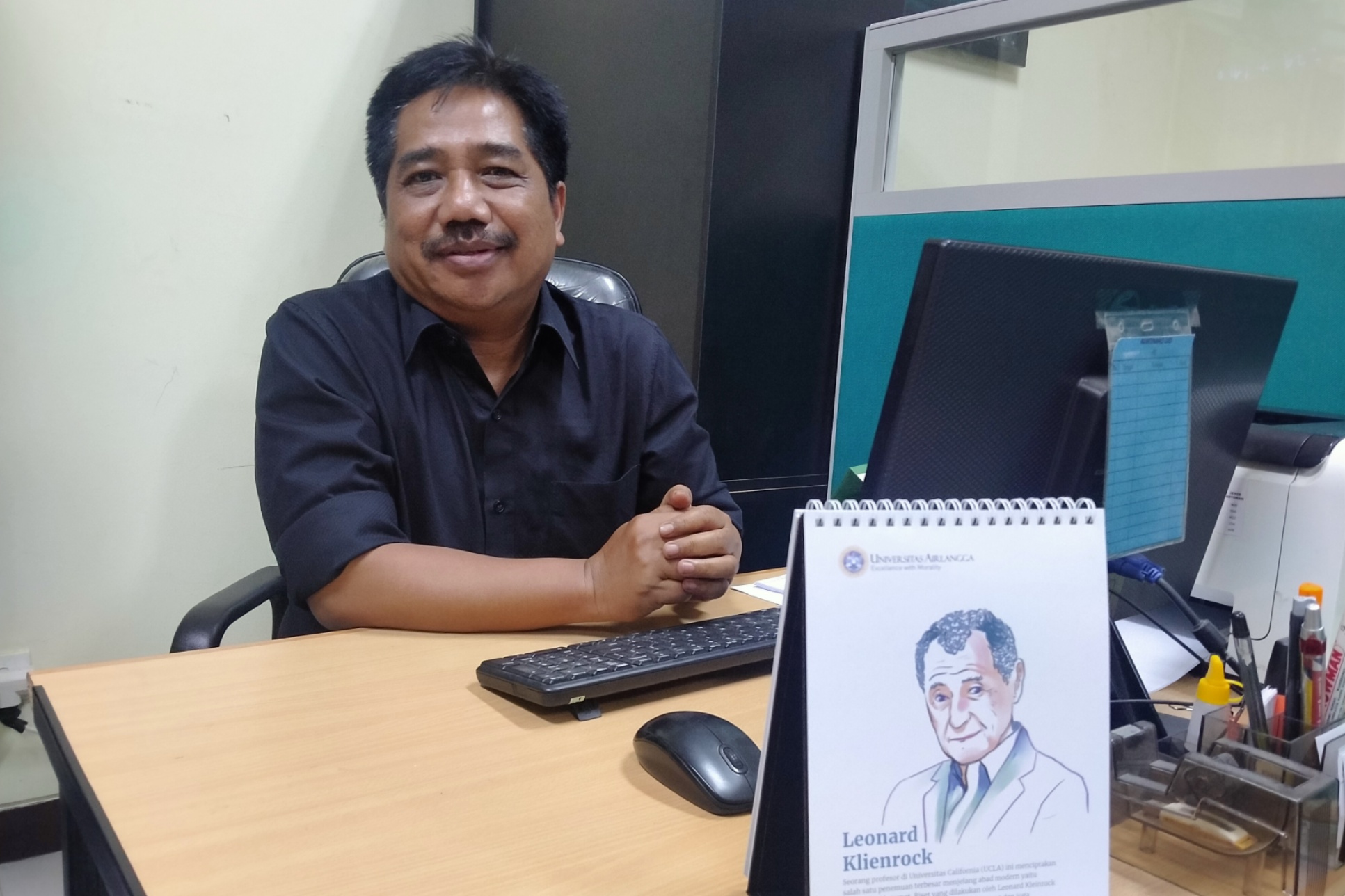 Pakar komunikasi politik Universitas Airlangga, Surabaya Dr Suko Widodo, saat ditemui di Gedung Rektorat Unair, Surabaya. (Foto: Fariz/ngopibareng.id)