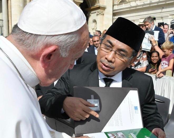 Yahya Staquf (Gus Yahya) saat bertemu Paus Benediktus, pada September 2019 lalu. (Foto: Dok. ngopibareng.id)