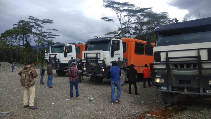 Bus karyawan Freeport yang sempat ditembaki kelompok bersenjata di Papua. (Foto: Istimewa)