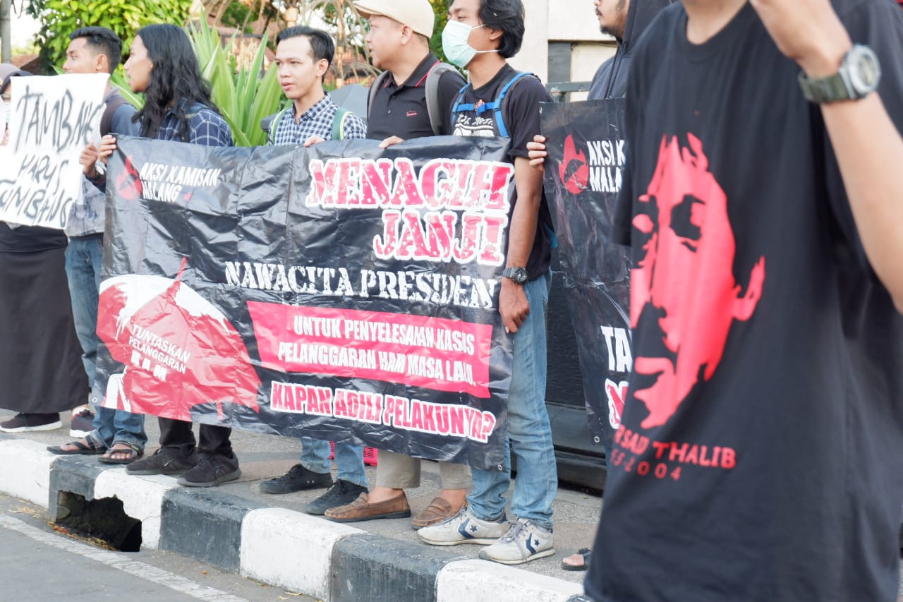 Aksi Kamisan Malang di depan Balai Kota Malang. (Foto: Theo/ngopibareng.id)