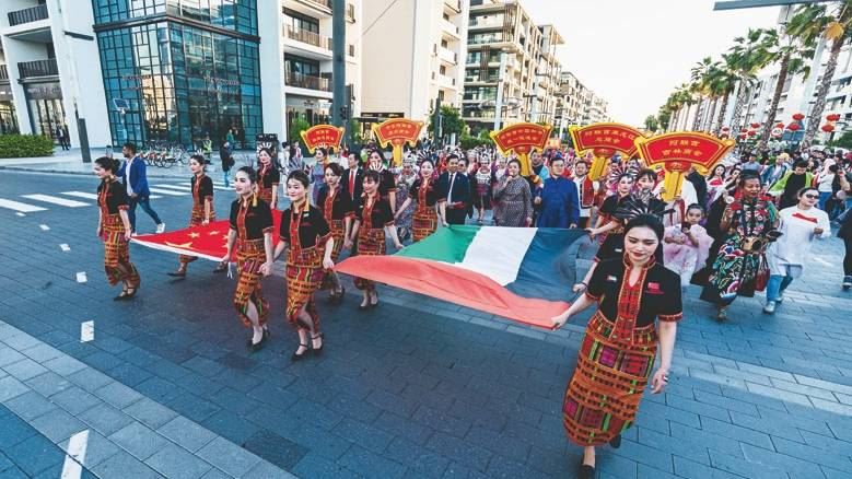 Parade Imlek di Dubai, Uni Emirat Arab. Hala China menggagas perayaan Imlek terbesar di luar China yang berlangsung sebulan penuh di Dubai. (Foto:Khaleejtimes.com)