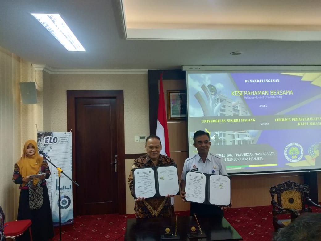 Kepala Lapas Klas 1 Lowokwaru dan Universitas Negeri Malang saat MoU terkait tahap pembinaan warga binaan (Theo/ngopibareng.id)