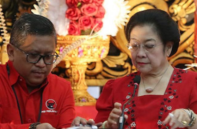 Sekjen DPP PDI Perjuangan Hasto Kristiyanto bersama Ketua Umum PDI Perjuangan Megawati Soekarnoputri. (Foto: Dok/Antara)