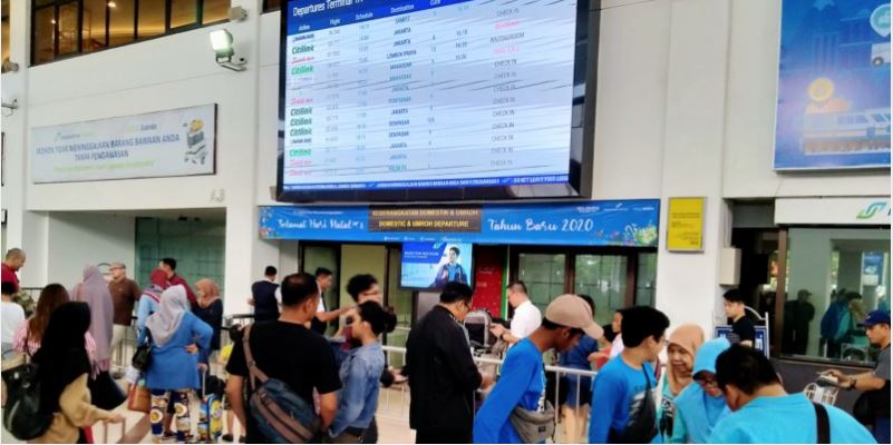 Suasana di Terminal 1A Bandara Internasional Juanda, Sidoarjo, Rabu 1 Januari 2020. Kemekes menyiapkan logistik alat pelindung diri di Surabaya dan 18 tempat lain yang menerima penerbangan langsung dari China.(Foto: Fariz/ngopibareng.id)