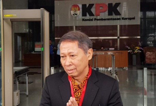 RJ Lino penuhi panggilan KPK untuk diperiksa dalam kasus pengadaan Quay Container Crane (QCC). (Foto: Antara)