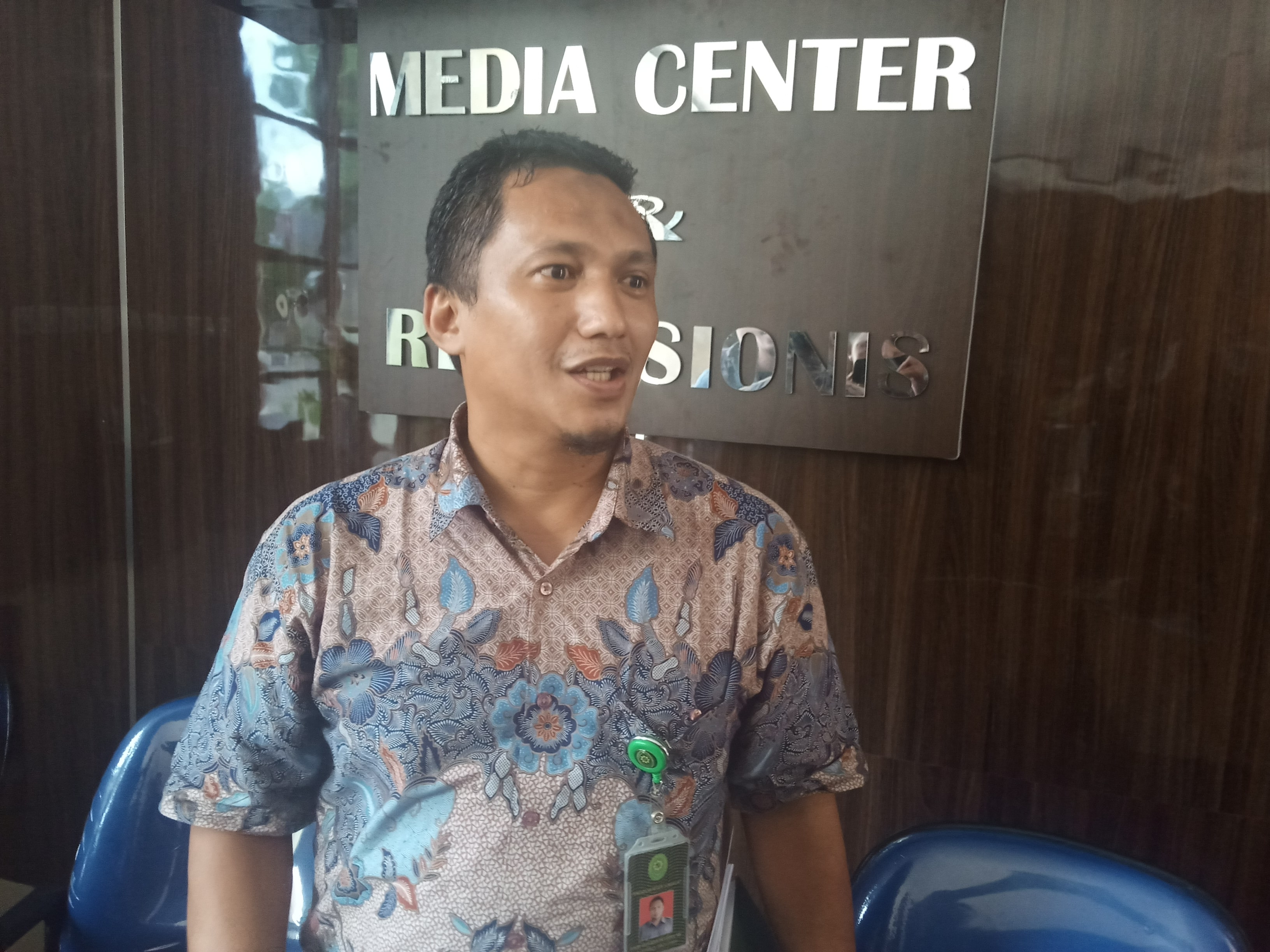 Humas PN Kepanjen, Yoedi Anugerah ketika diwawancarai di lokasi. (Foto: Theo/ngopibareng.id)