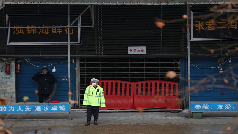 Pasar makanan laut di Wuhan, Provinsi Hubei, China ditutup. (Foto: REUTERS)