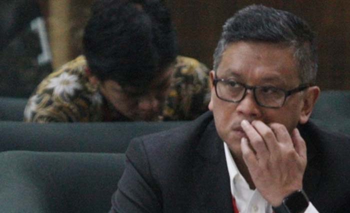Sekretaris Jenderal PDI Perjuangan (PDIP) Hasto Kristiyanto di ruang tunggu KPK, Jumat. (Foto:Antara)