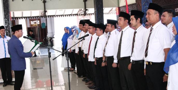 Ketua DPD KNPI Provinsi Jawa Timur M Nur Arifin melantik pengurus DPD KNPI Kabupaten Pasuruan (Foto: Dok Humas)
