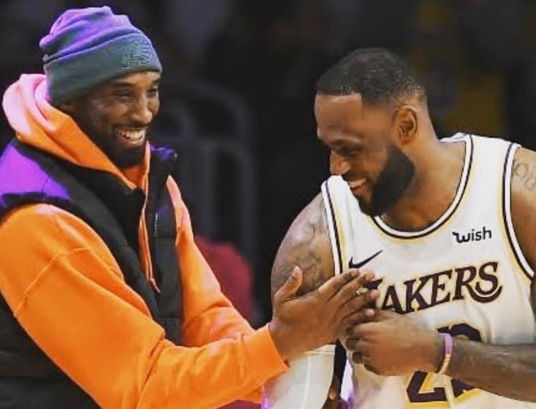 Kobe Bryant (kiri) bersama James King saat membela LA Lakers. (Foto: Instagram)